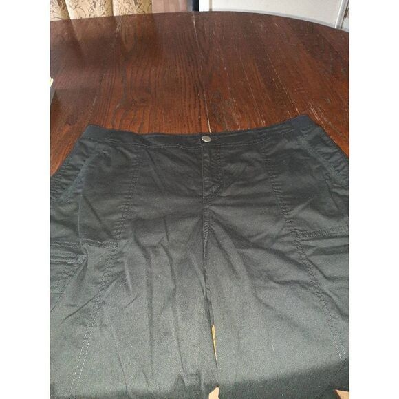 Size 14 New Directions Rear Elastic Waist Bermuda Shorts with Pockets - Picture 2 of 3